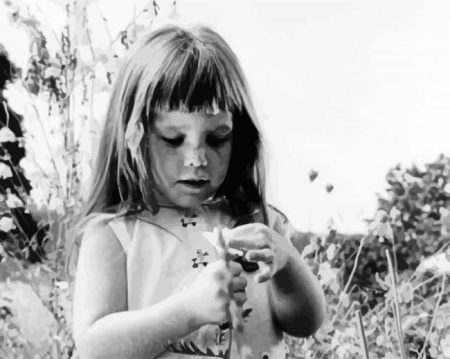 Black And White Daisy Girl Diamond Painting